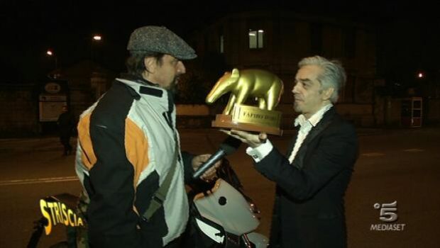 Striscia La Notizia Tapiro D Oro A Morgan Tvblog