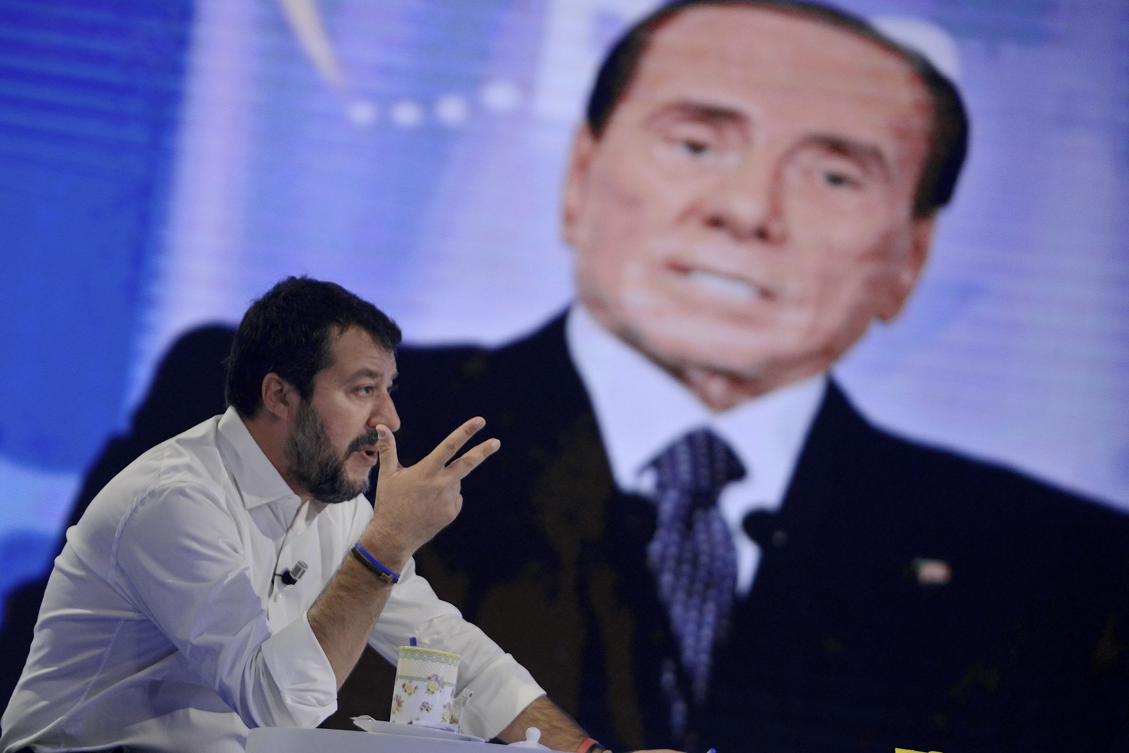 Salvini Accusa Berlusconi Di Cercare L'inciucio. La Replica Di Forza ...