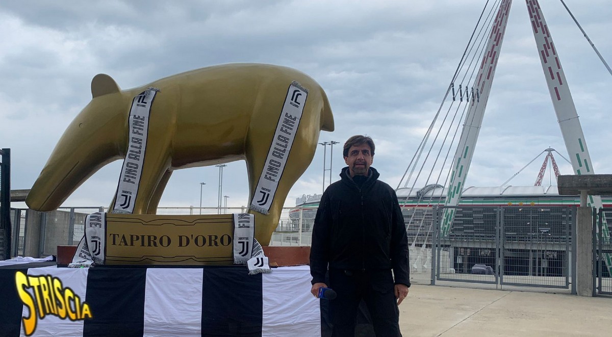 Striscia La Notizia: Tapiro D'Oro Gigante Alla Juventus - TvBlog