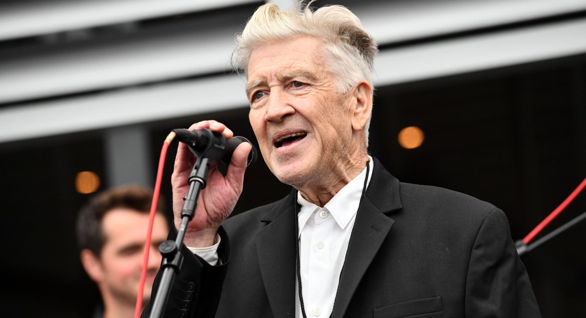 David Lynch è morto: con Twin Peaks, ha rivoluzionato la serialità televisiva