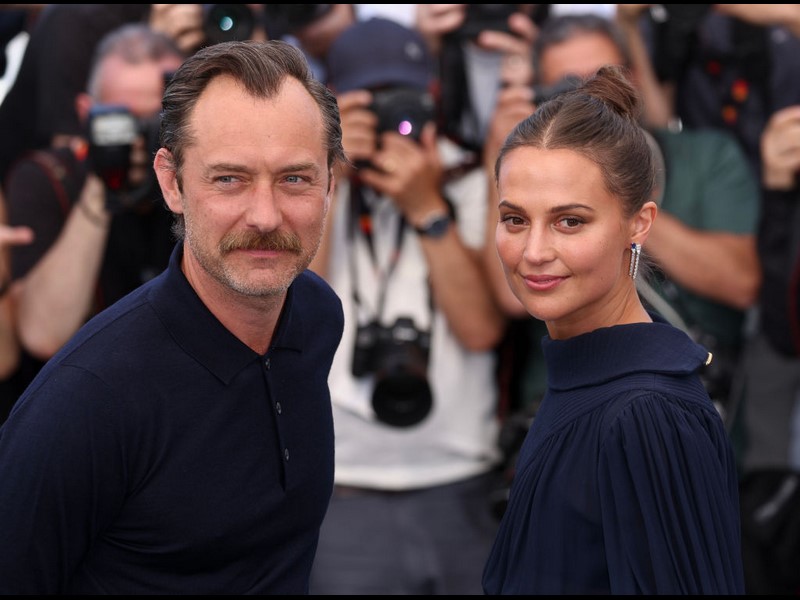 Firebrand a Cannes 2023: foto con Jude Law e Alicia Vikander