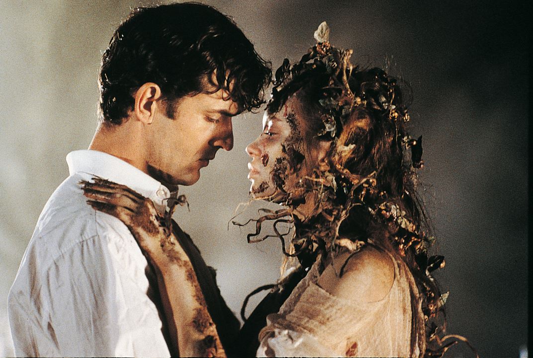 Recensione e tutto quello che c'è da sapere su Dellamorte Dellamore, il cult horror di Michele Soavi con Rupert Everett e Anna Falchi che torna al cinema con CG Entertainment e Cat People.