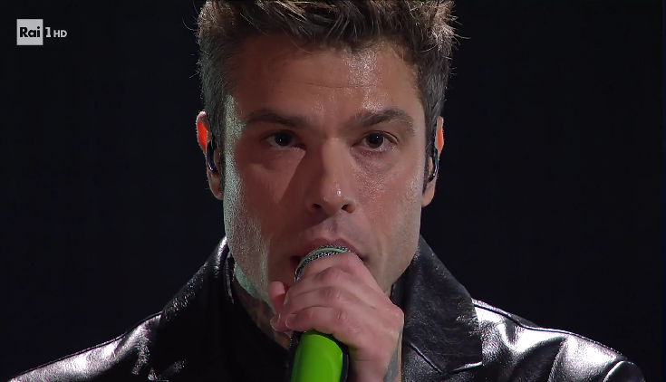 Bella stronza, ecco il testo cantato (e aggiunto) da Fedez in duetto con Marco Masini a Sanremo 2025 (video)