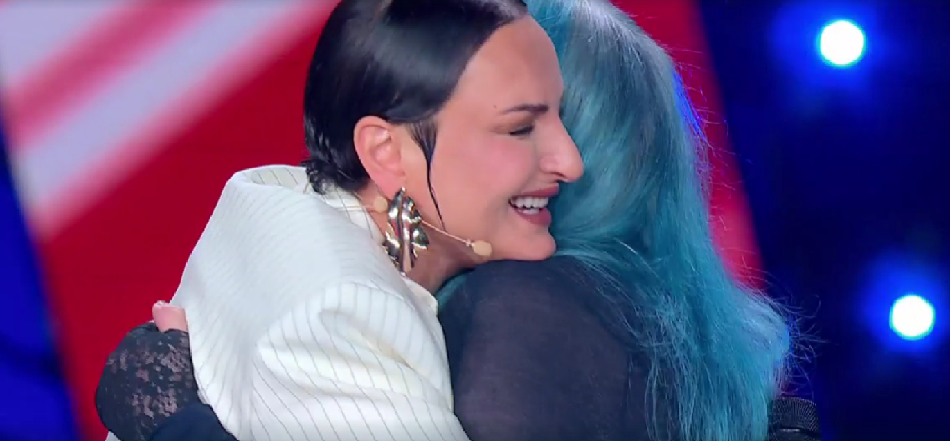 Arisa e Loredana Bertè incantano con “Minuetto” a The Voice Senior 2025 (video)